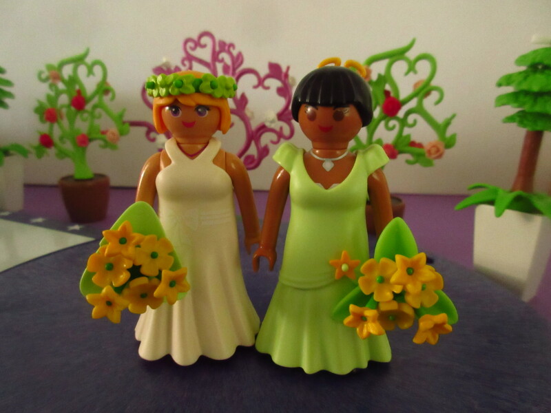 It's spring time for the Playmobil people in our house...