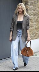 Am I the only person in the UK right now who hates barrel leg jeans?