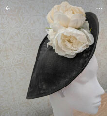 Does this dress go with this fascinator?