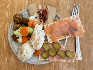 What we ate today in a calorie deficit - whole food  edition (and how do we feel?)