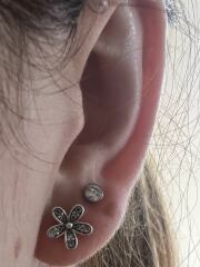 Uneven lobe piercing