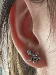 Uneven lobe piercing