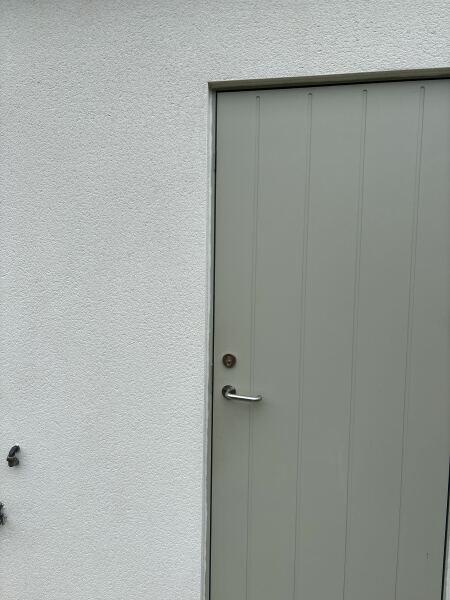 What colour front door with pebble grey windows please??
