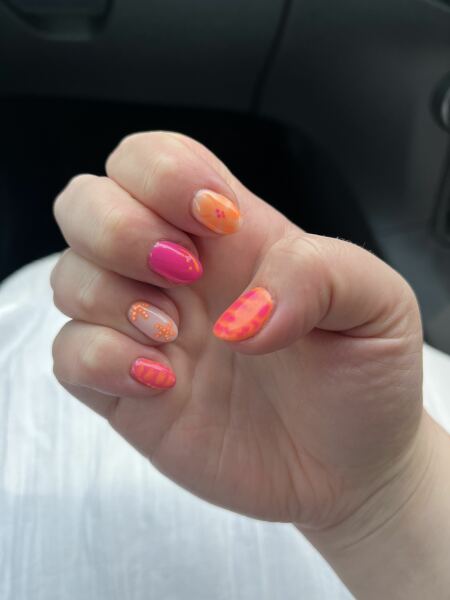 I want to see your nails!