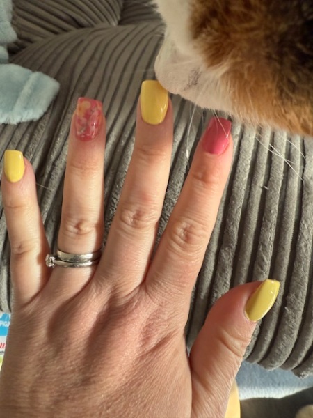 I want to see your nails!