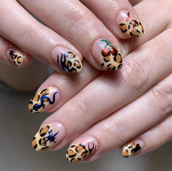 I want to see your nails!