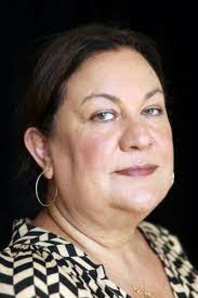 How do women in their 50s completely overhaul their makeup ?