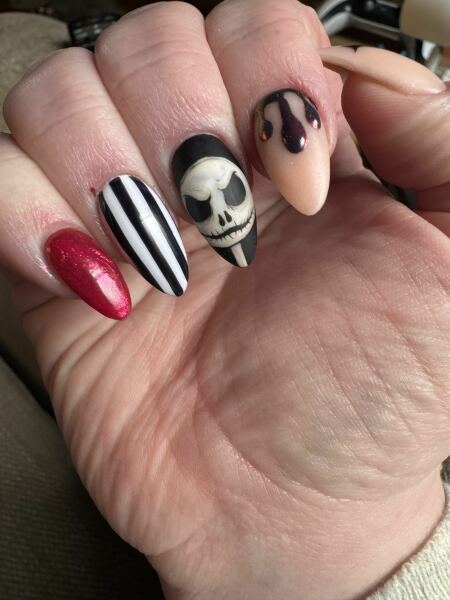 I want to see your nails!
