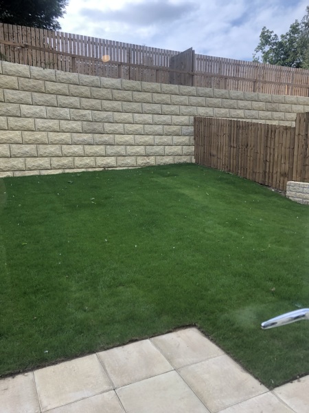 New build - retaining wall in garden