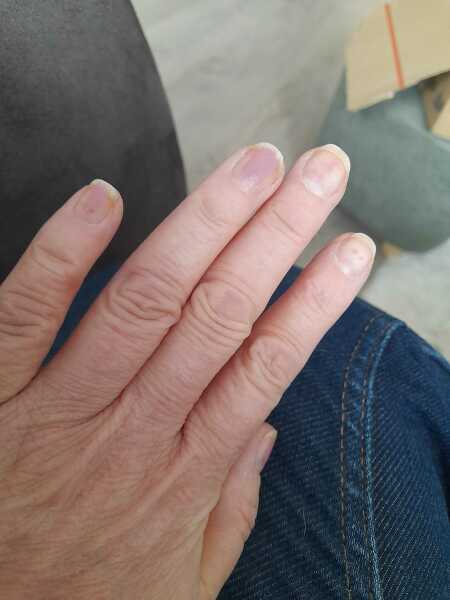 I want to see your nails!