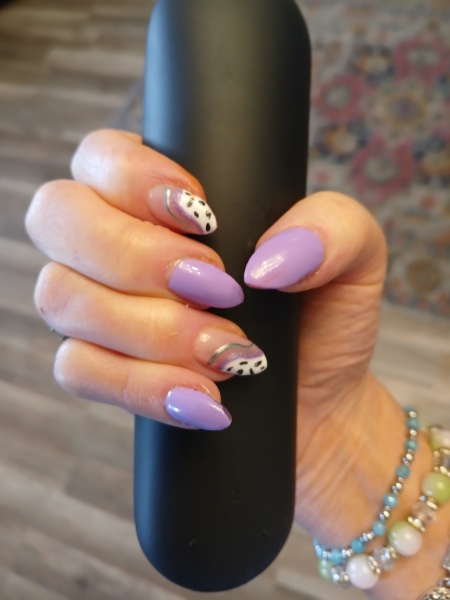 I want to see your nails!