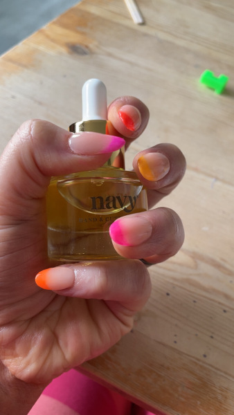 I want to see your nails!