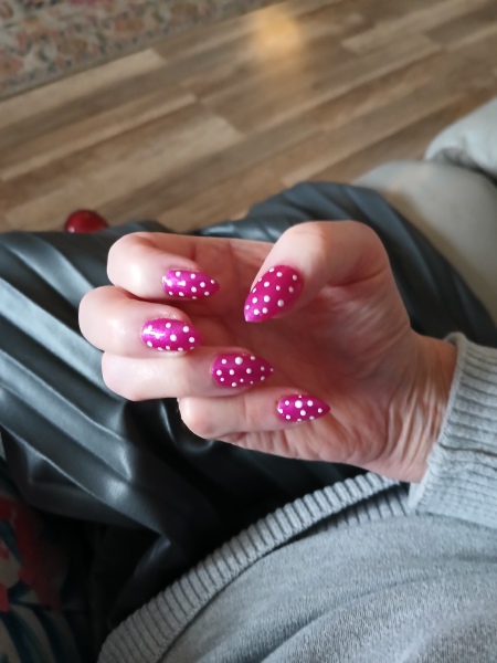 I want to see your nails!