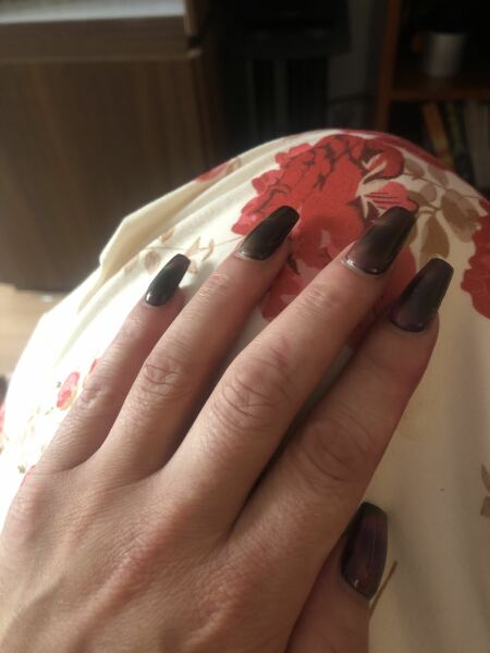 I want to see your nails!