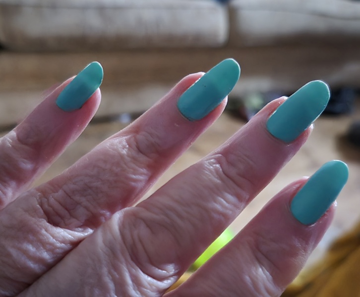 I want to see your nails!