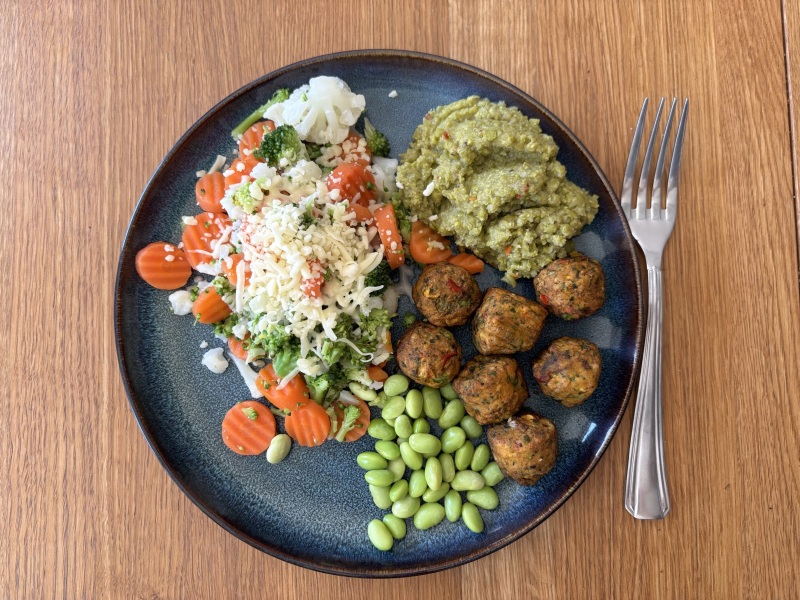 What we ate today in a calorie deficit - whole food  edition (and how do we feel?)