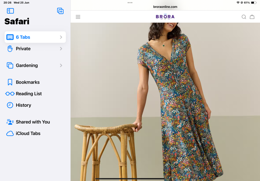 Effortlessly stylish wedding outfit for a size 16