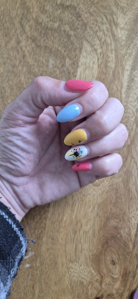 I want to see your nails!