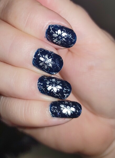 I want to see your nails!