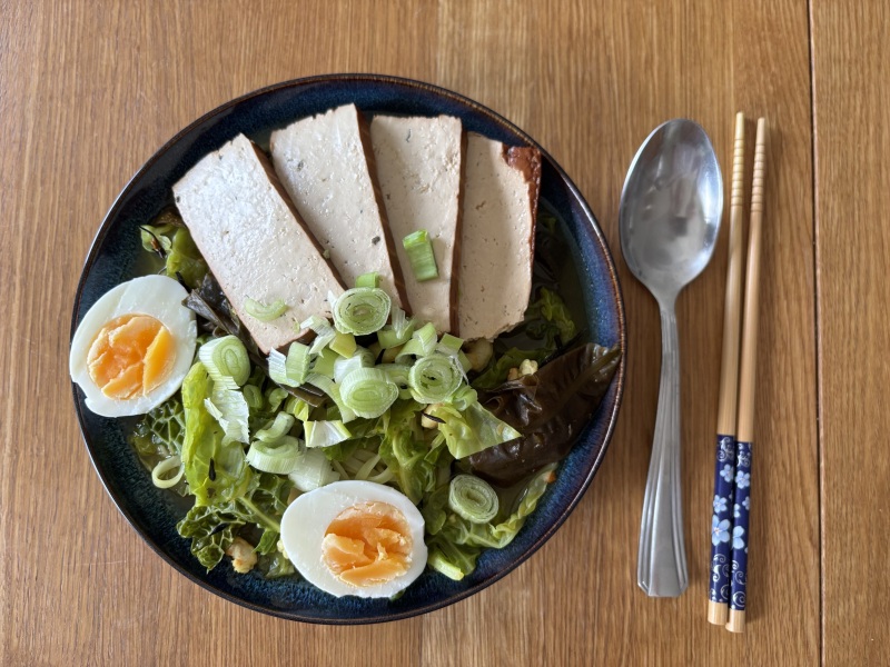 What we ate today in a calorie deficit - whole food  edition (and how do we feel?)