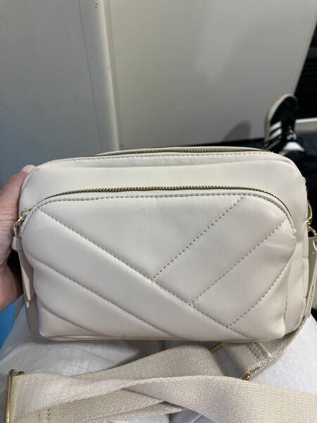 Small looking but roomy handbag to fit water bottle, meds, lipstick, etc