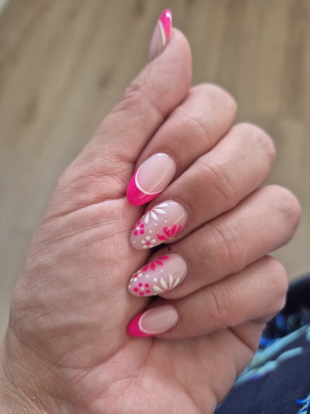 I want to see your nails!