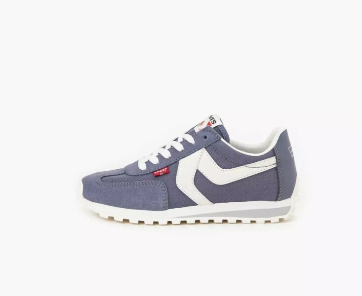 Victoria Madrid trainers?