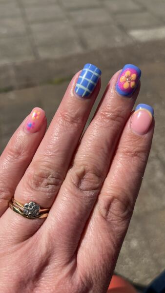 I want to see your nails!