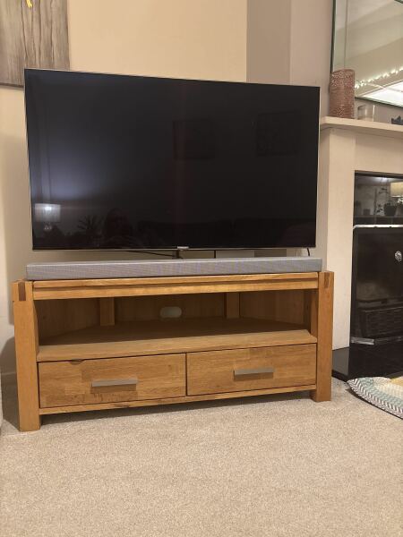 Empty shelf on TV cabinet - ideas!