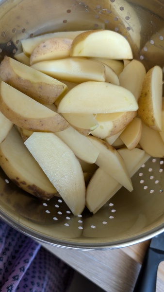 To ask if it is OK to make chips with these potatoes (photo attached)