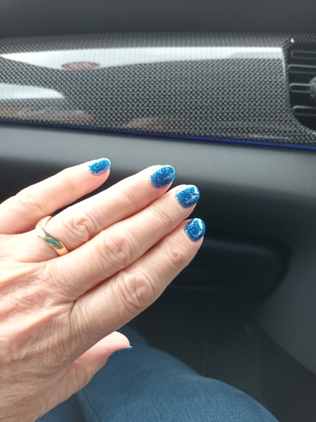 I want to see your nails!