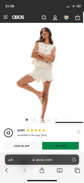 Thought I looked ‘effortless Mediterranean cool’  — actually looked more like a harrassed scout leader 🫠 Help!