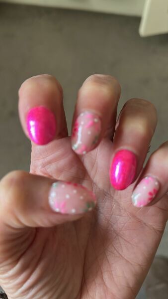 I want to see your nails!