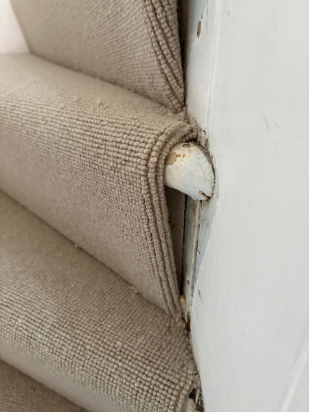 Carpet fitting query - narrow stair