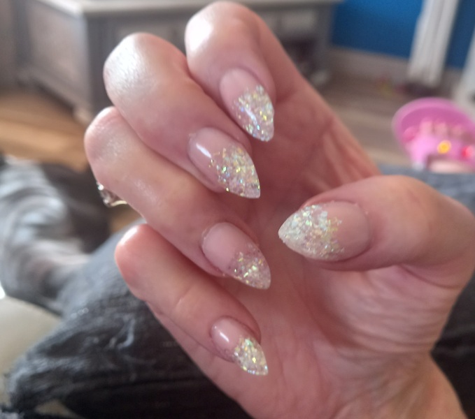 I want to see your nails!