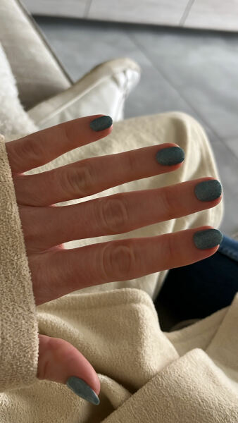 I want to see your nails!