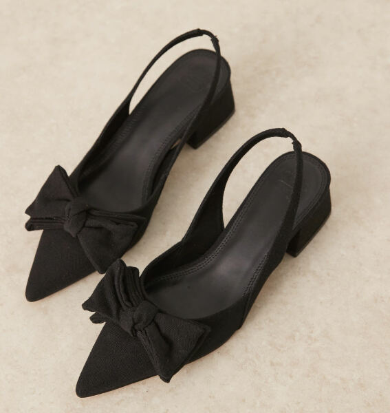 Is there a closed toe shoe to match this dress?
