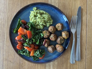 What we ate today in a calorie deficit - whole food  edition (and how do we feel?)