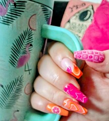 I want to see your nails!