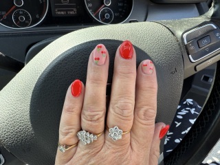 I want to see your nails!