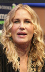 Is this Jennifer Coolidge or Daryl Hannah?