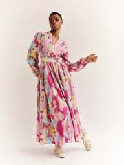 Effortlessly stylish wedding outfit for a size 16