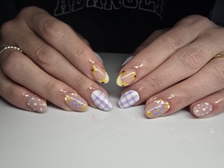 I want to see your nails!