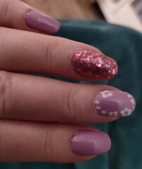 I want to see your nails!