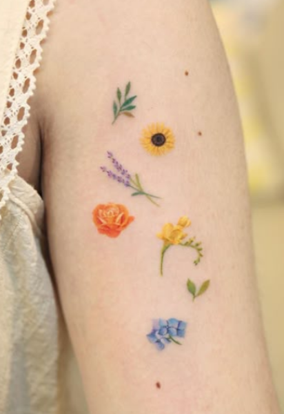Does anyone actually have a tattoo like this? (Tiny, colourful realism)