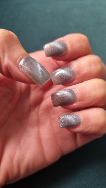 I want to see your nails!