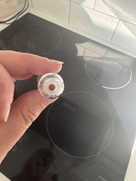 Does the pen have a silver seal?