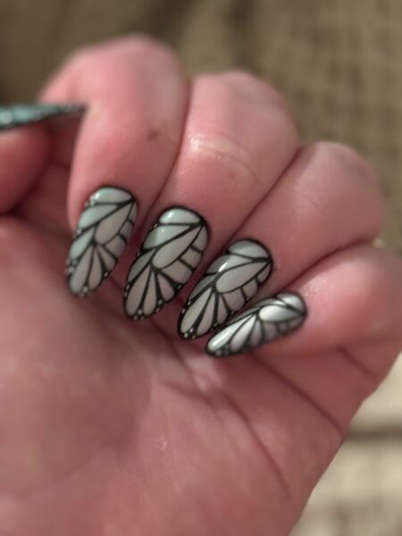 I want to see your nails!