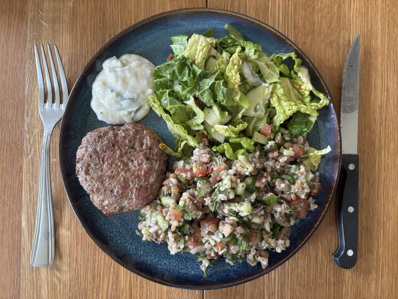 What we ate today in a calorie deficit - whole food  edition (and how do we feel?)