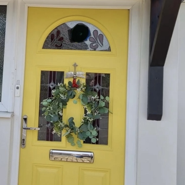 Just painted my front door bright yellow and I hate it 😭